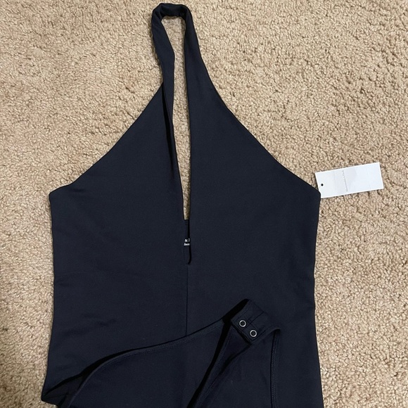 NWT! Abercrombie Double-Layered Seamless Fabric Halter Cutout
Bodysuit BLACK S - Picture 4 of 7
